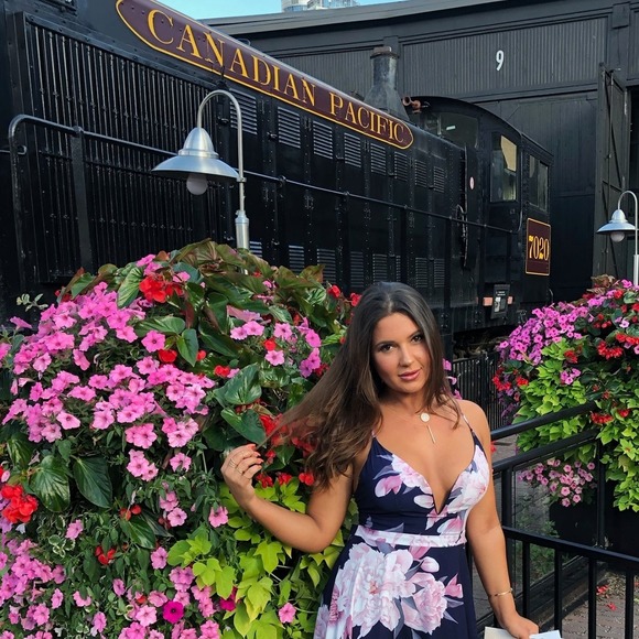 Meet your Posher, Ivana - Picture 1 of 1